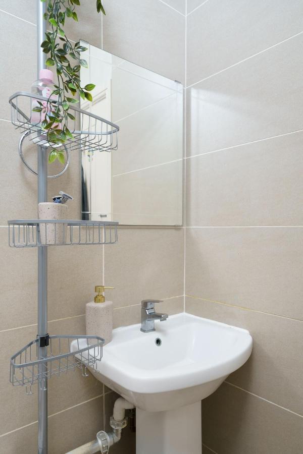 Gorgeous Apartment Wood Green ปาร์มเมอร์กรีน ภายนอก รูปภาพ